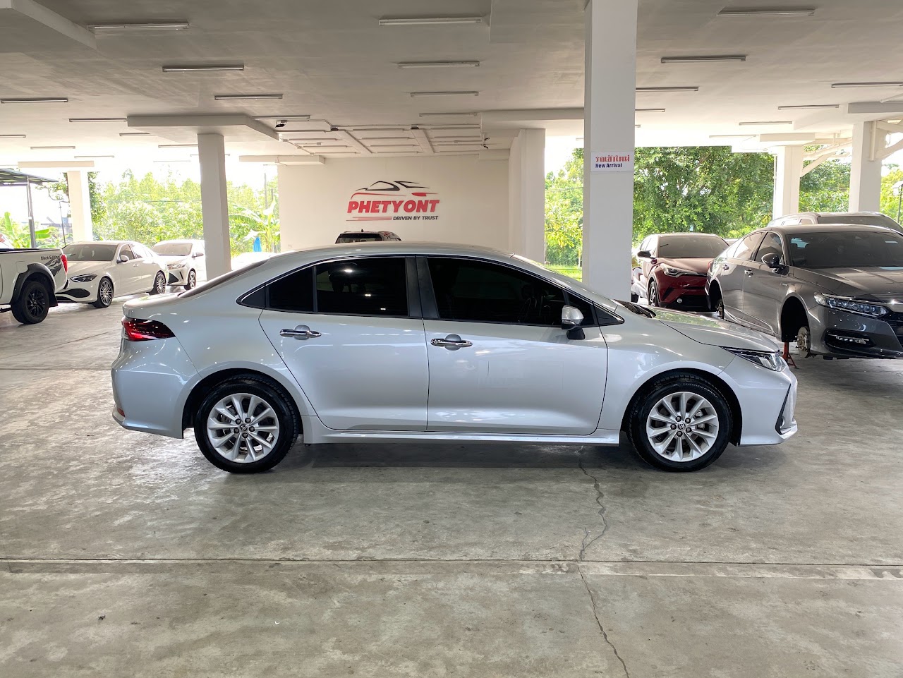 2022 Toyota Altis 1.6G มือสอง สีบรอนซ์เงิน รูปที่ 5