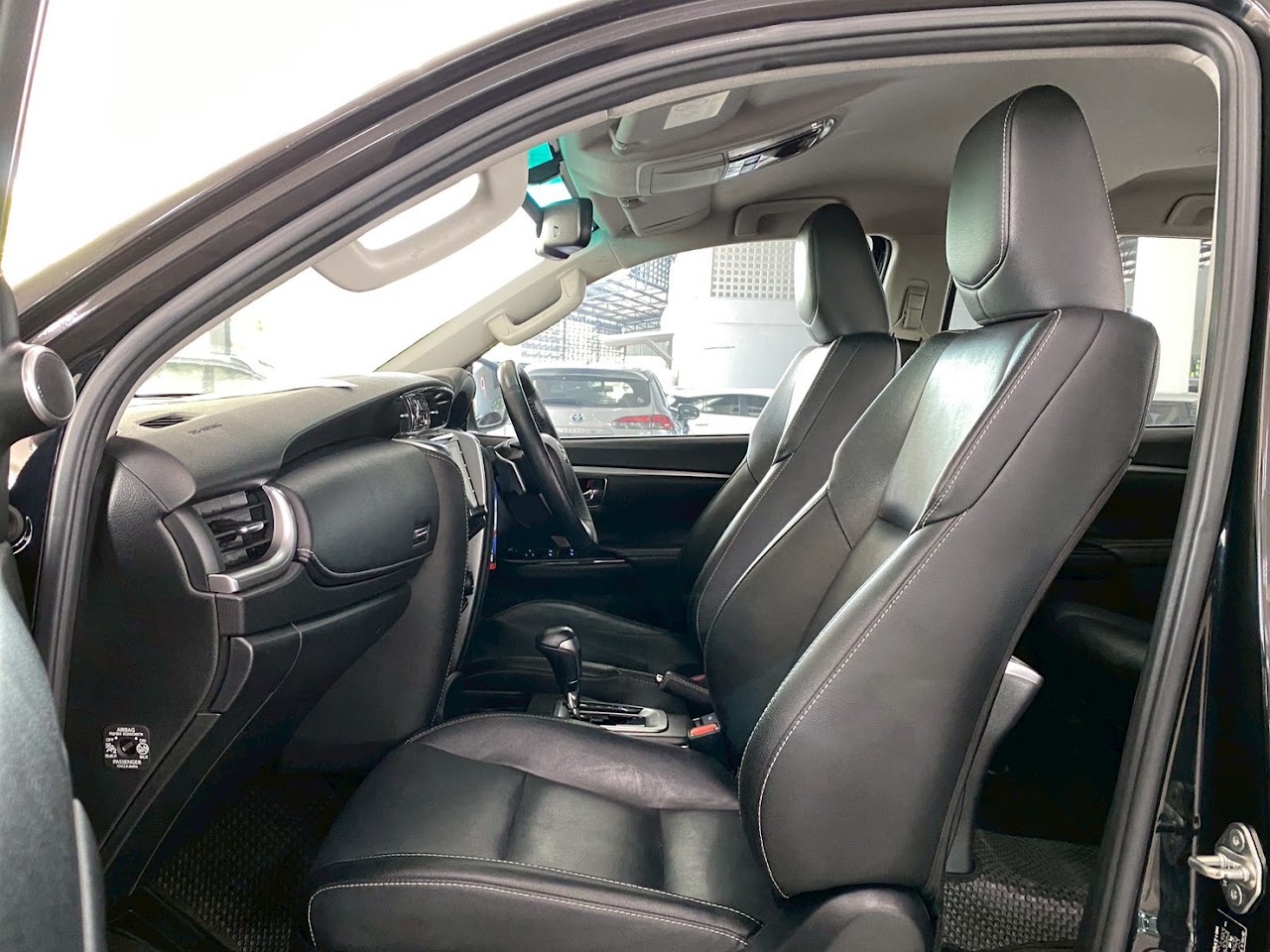 2023 Toyota Fortuner 2.4Leader V 2WD รูปที่ 15