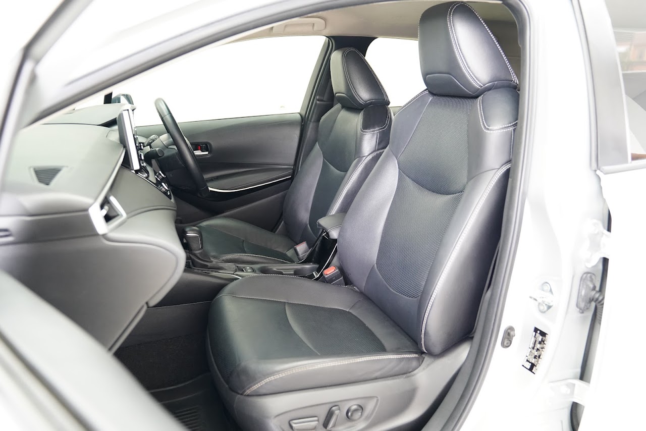 2019 Toyota Altis 1.8Hybrid High มือสอง สีบรอนซ์เงิน รูปที่ 4