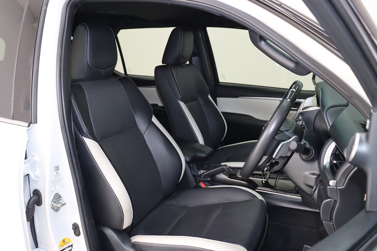 2022 Toyota Fortuner 2.8Legender 4WD Black-Top รูปที่ 10