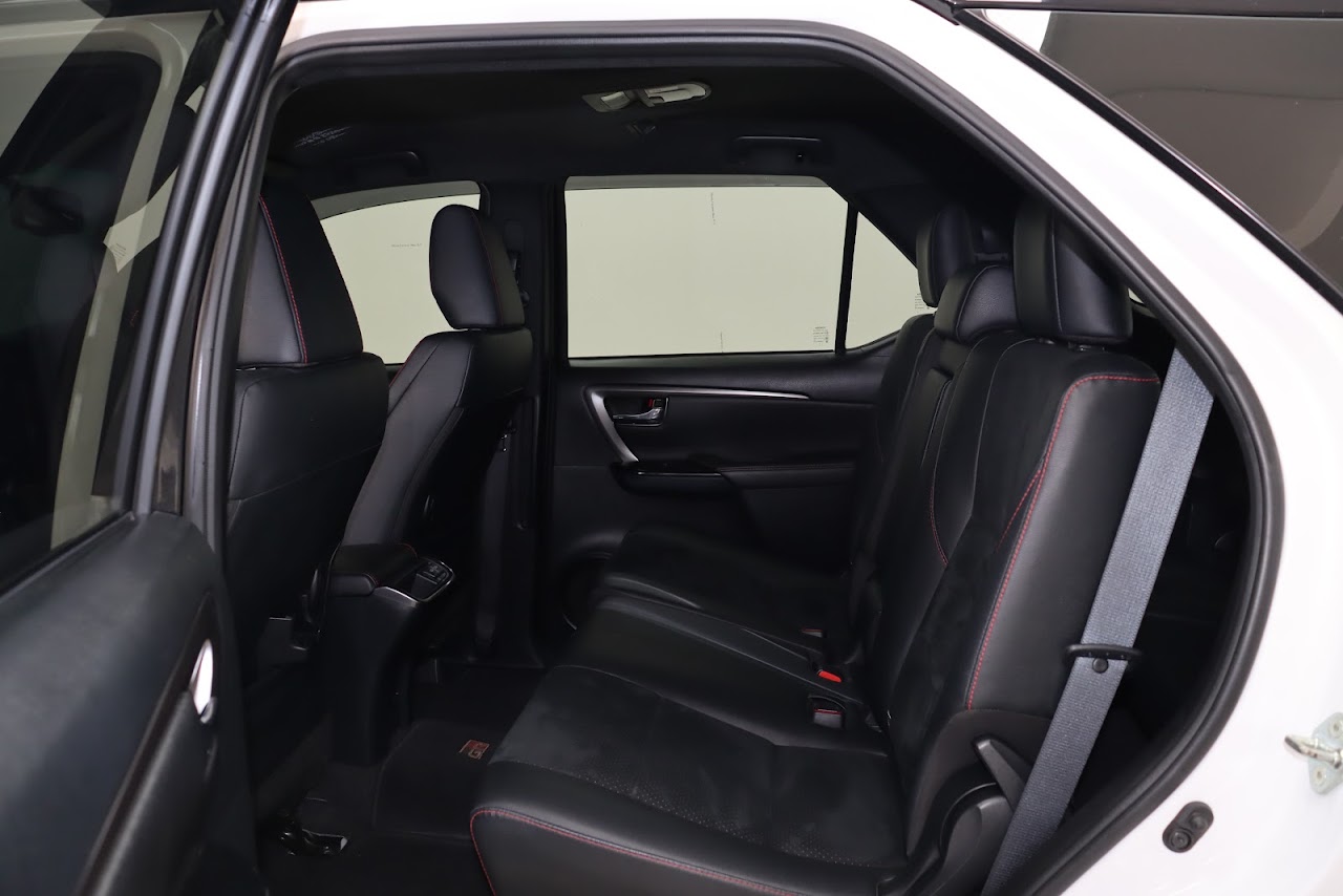 2023 Toyota Fortuner 2.8GR Sport 4WD Black-Top รูปที่ 4