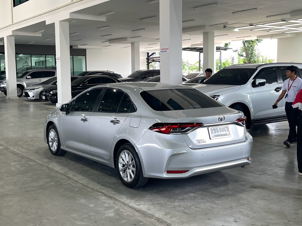 2020 Toyota Altis 1.6G มือสอง สีบรอนซ์เงิน รูปที่ 6