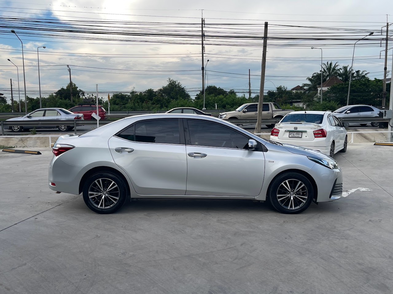 2018 Toyota Altis 1.6G รูปที่ 4