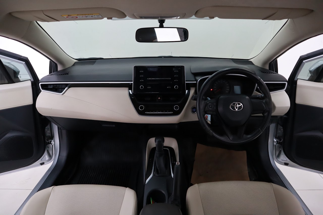 2019 Toyota Altis New 1.6G มือสอง สีบรอนซ์เงิน รูปที่ 4