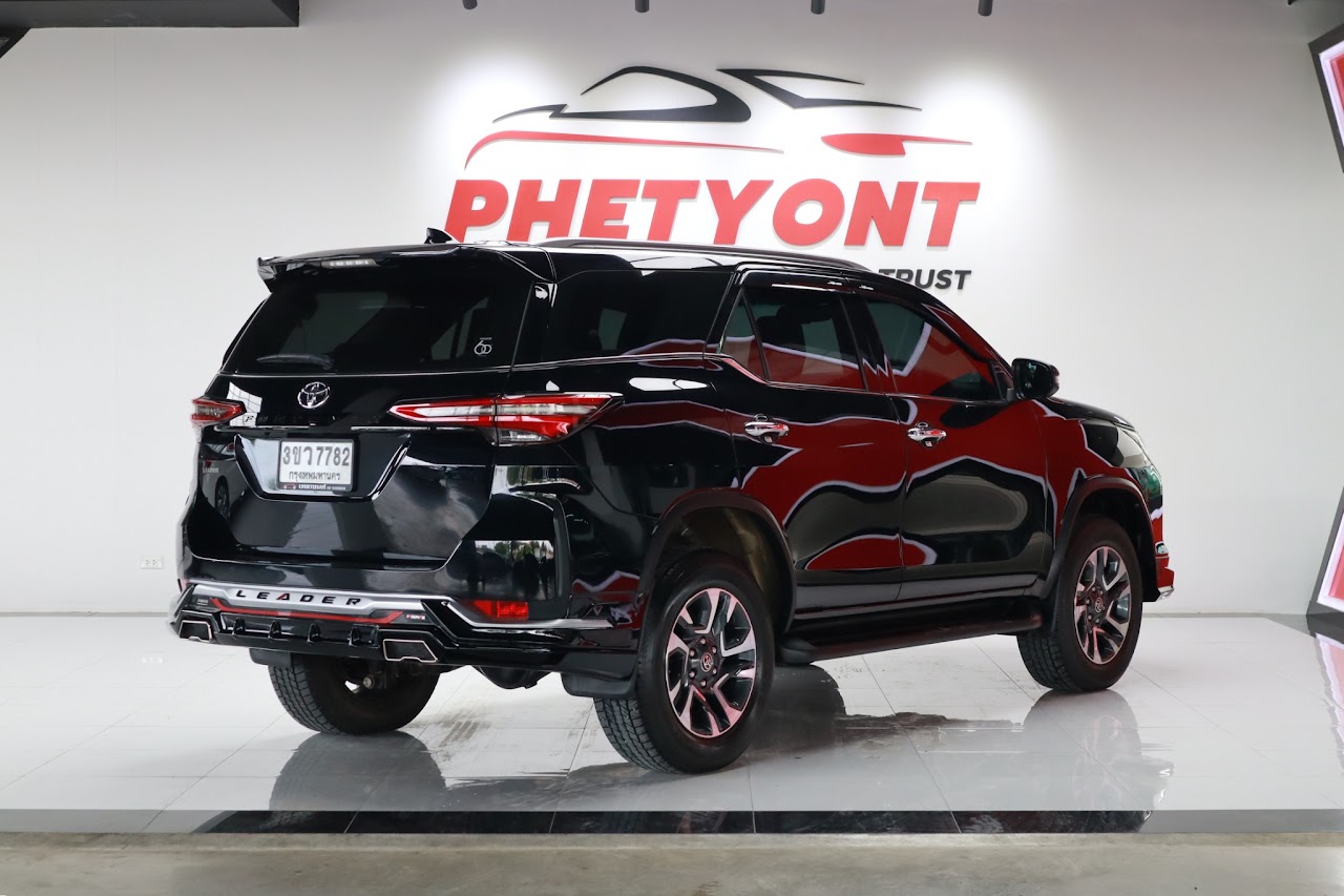 2022 Toyota Fortuner Leader 2.4V 2WD รูปที่ 3