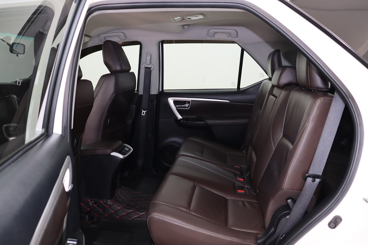 2019 Toyota Fortuner 2.4V 2WD รูปที่ 4