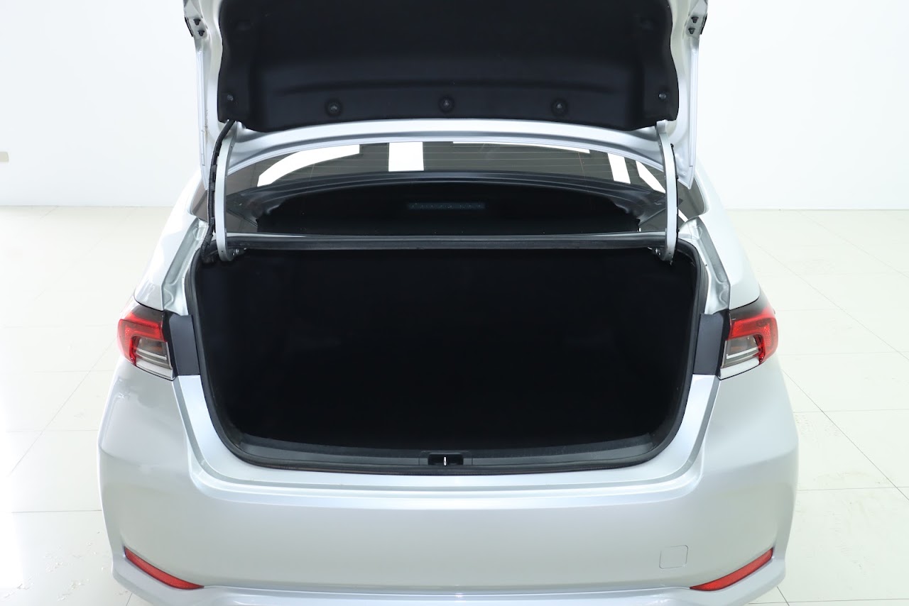 2021 Toyota Altis 1.6G มือสอง สีบรอนซ์เงิน รูปที่ 2