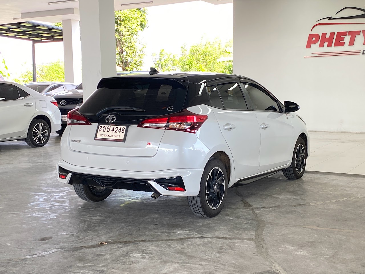 2022 Toyota Yaris 1.2Sport Premium Black roof รูปที่ 6
