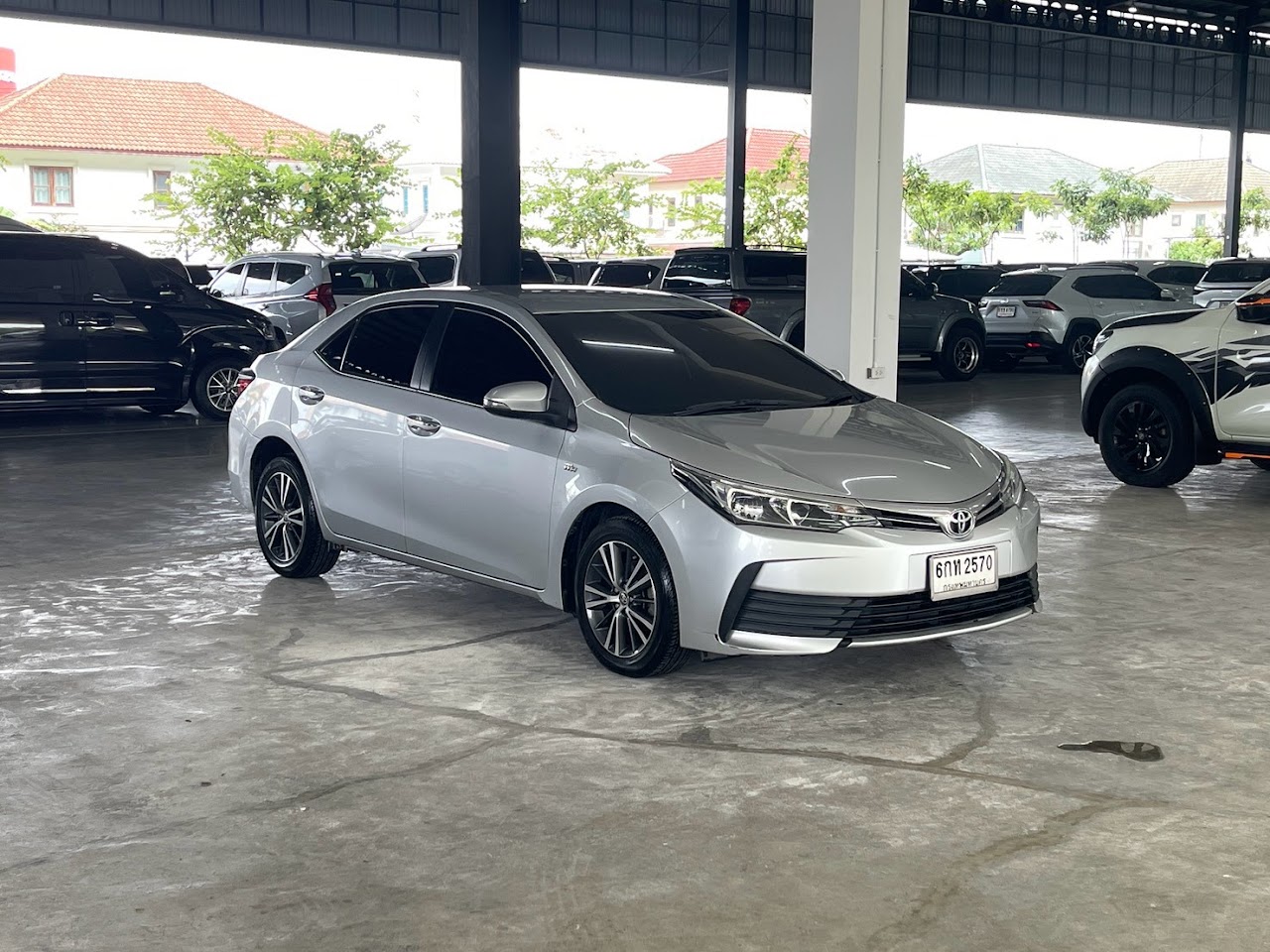 2017 Toyota Altis 1.8E รูปที่ 3