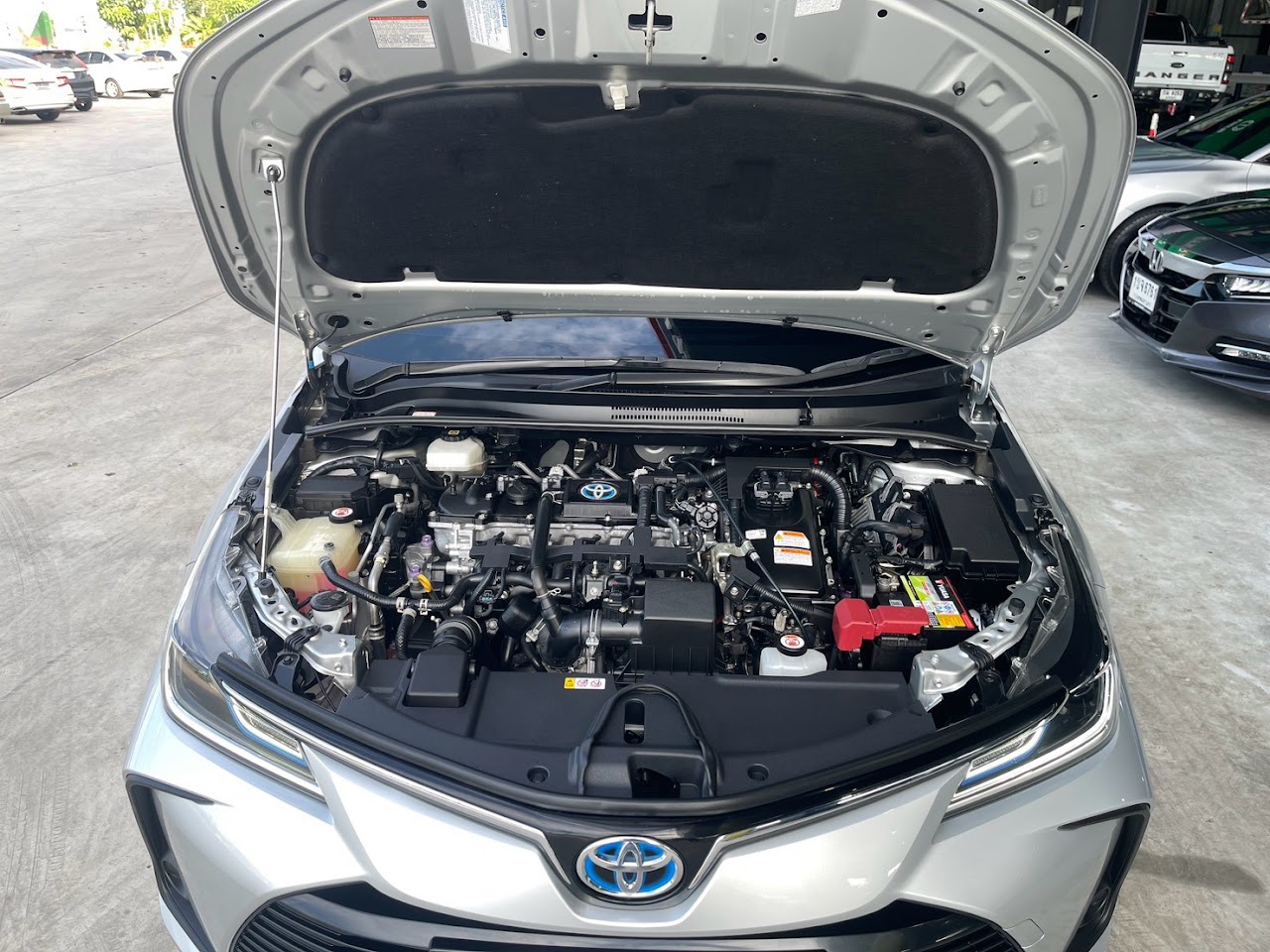 2022 Toyota Altis 1.8Hybrid Premium มือสอง สีบรอนซ์เงิน รูปที่ 12