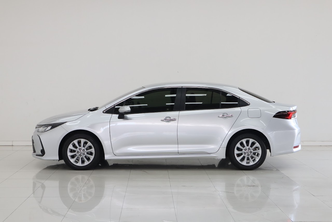 2020 Toyota Altis 1.6G มือสอง สีบรอนซ์เงิน รูปที่ 5