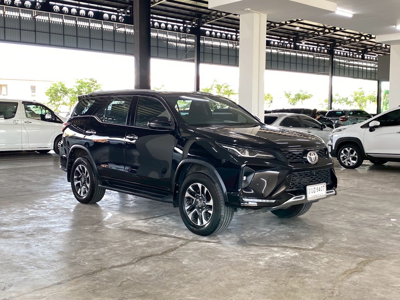 2023 Toyota Fortuner 2.4Leader V 2WD รูปที่ 2