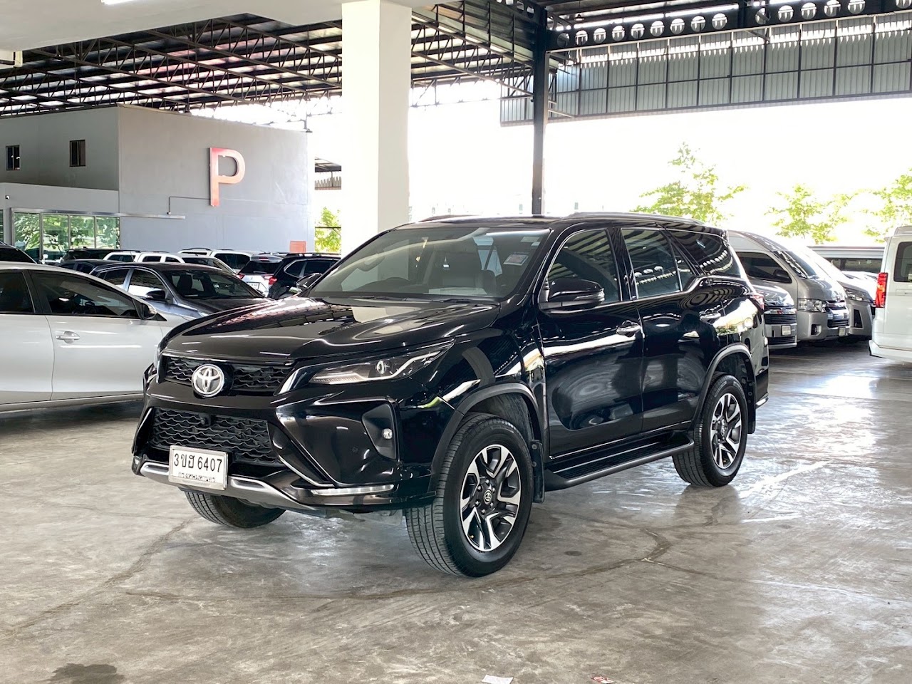 2023 Toyota Fortuner 2.4Leader V 2WD รูปที่ 3