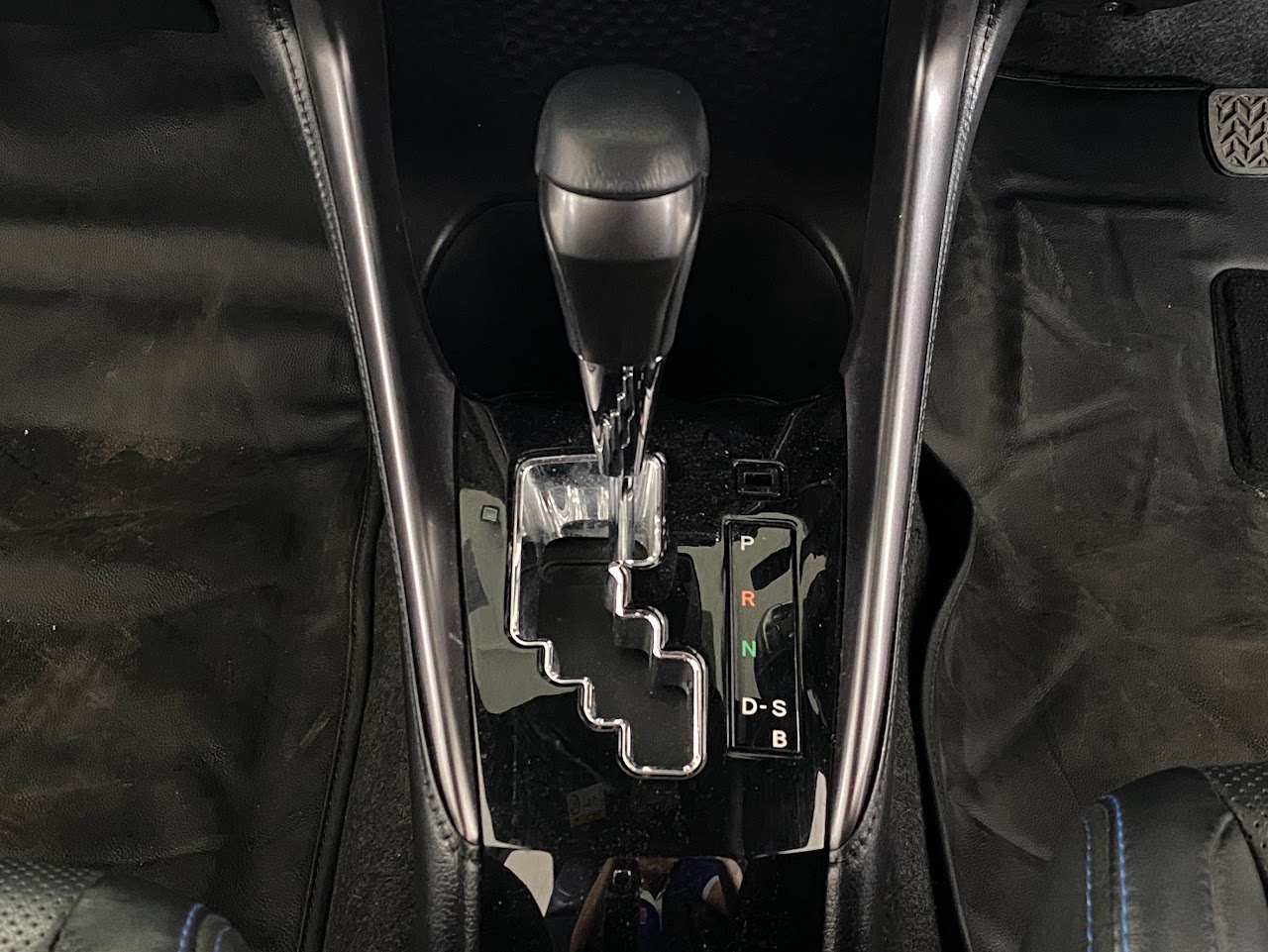2022 Toyota Yaris 1.2Sport Premium Black roof รูปที่ 18