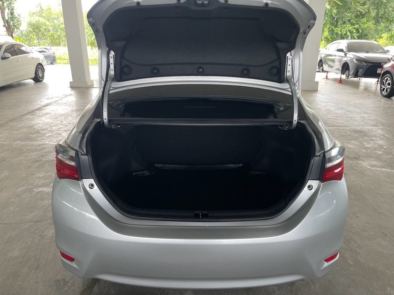 2017 Toyota Altis 1.8E รูปที่ 9