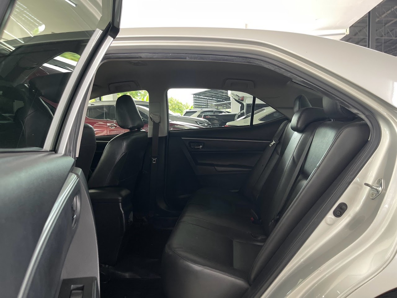 2017 Toyota Altis 1.8E รูปที่ 15
