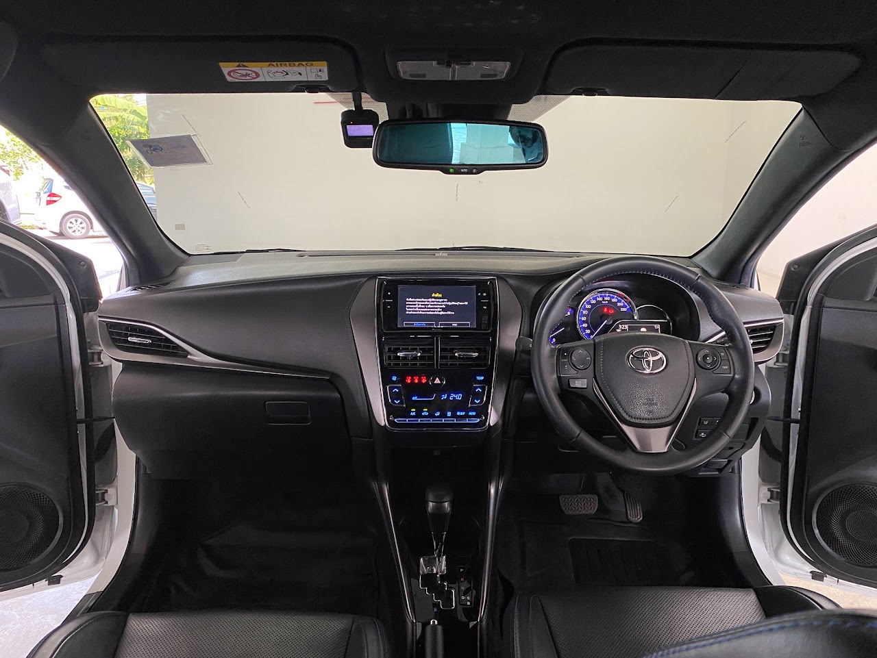 2022 Toyota Yaris 1.2Sport Premium Black roof รูปที่ 17