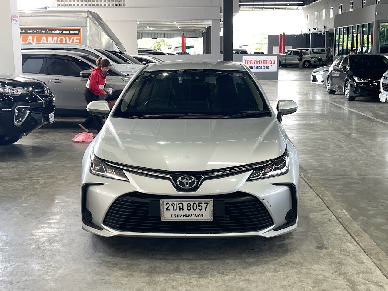 2020 Toyota Altis 1.6G มือสอง สีบรอนซ์เงิน รูปที่ 2
