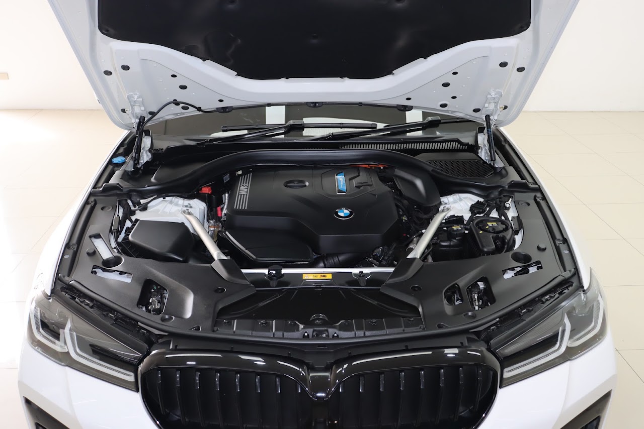 2023 BMW 5 Series 530e 2.0 M SPORT มือสอง สีขาว รูปที่ 11