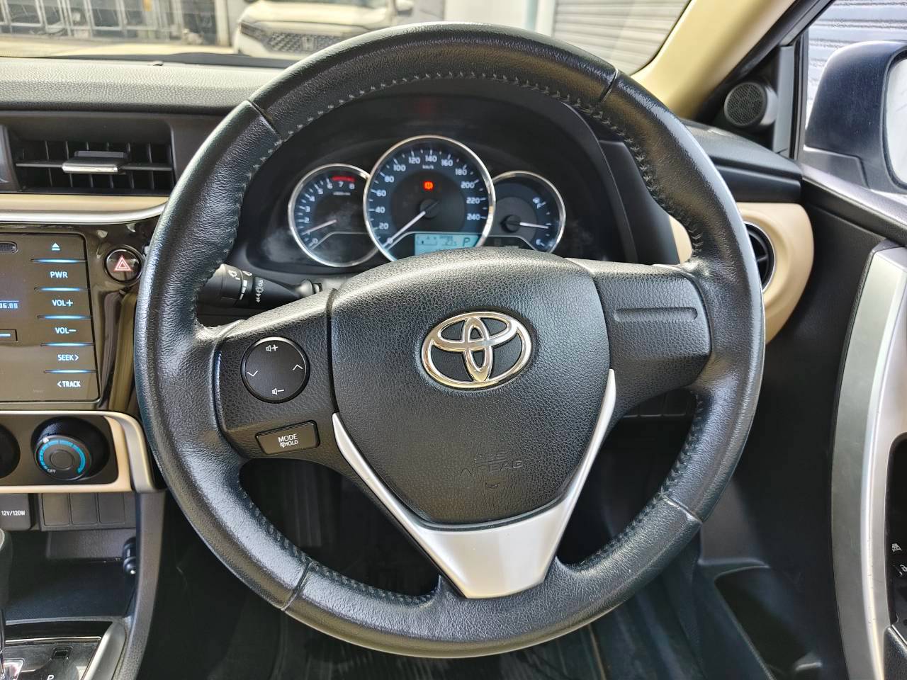 2017 Toyota Altis 1.6G รูปที่ 4