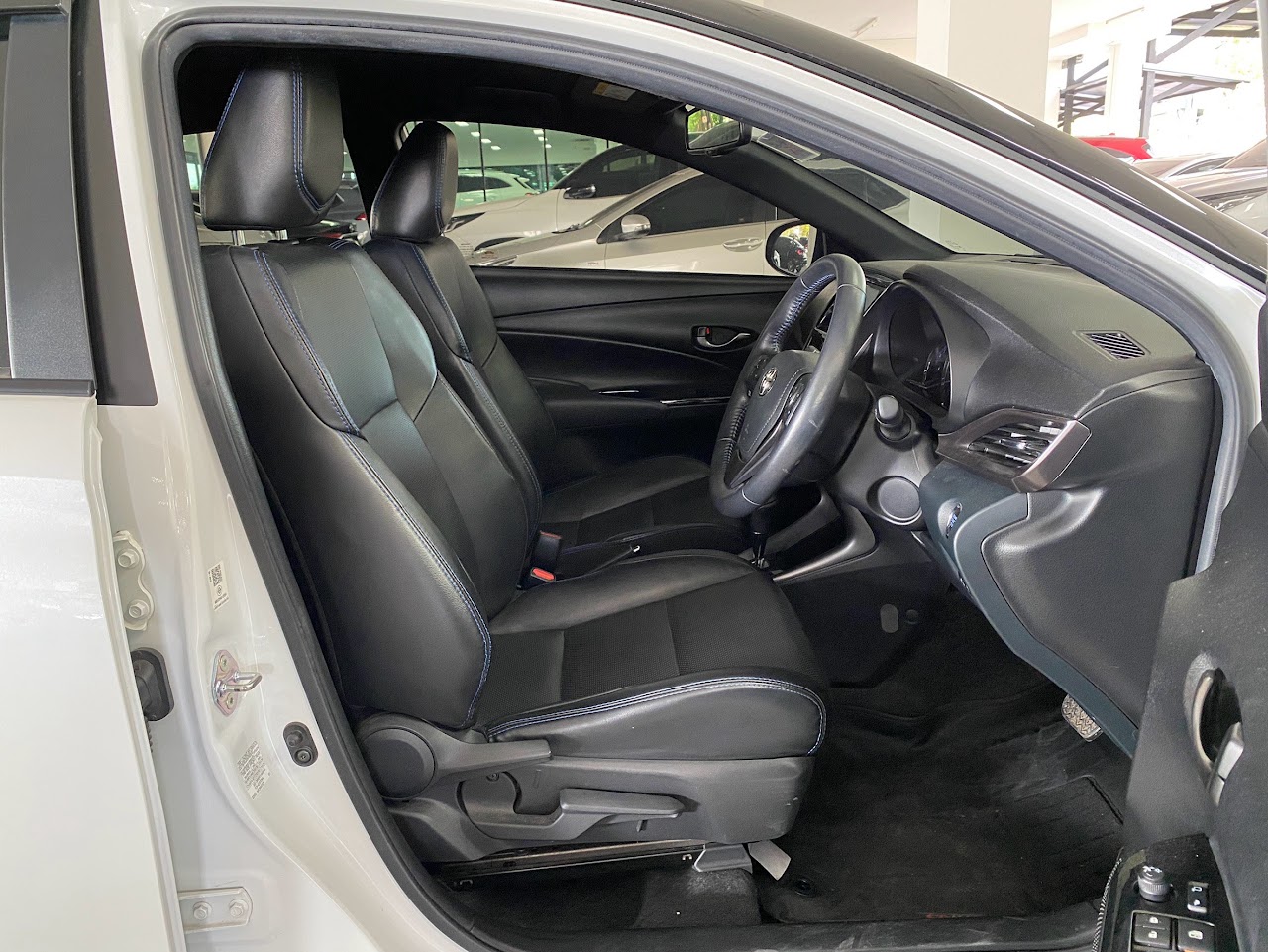 2022 Toyota Yaris 1.2Sport Premium Black roof รูปที่ 13