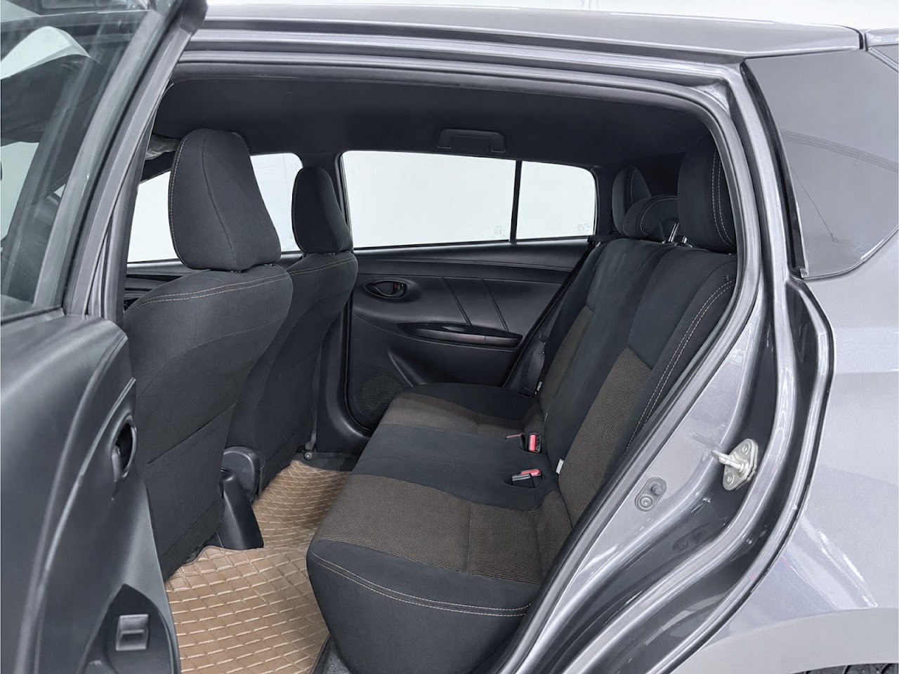 2015 Toyota Yaris 1.2J รูปที่ 4