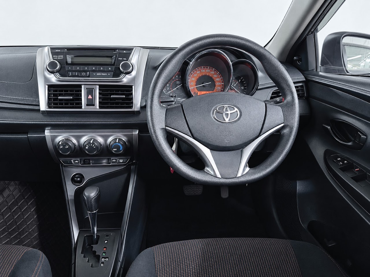 2015 Toyota Yaris 1.2J รูปที่ 3