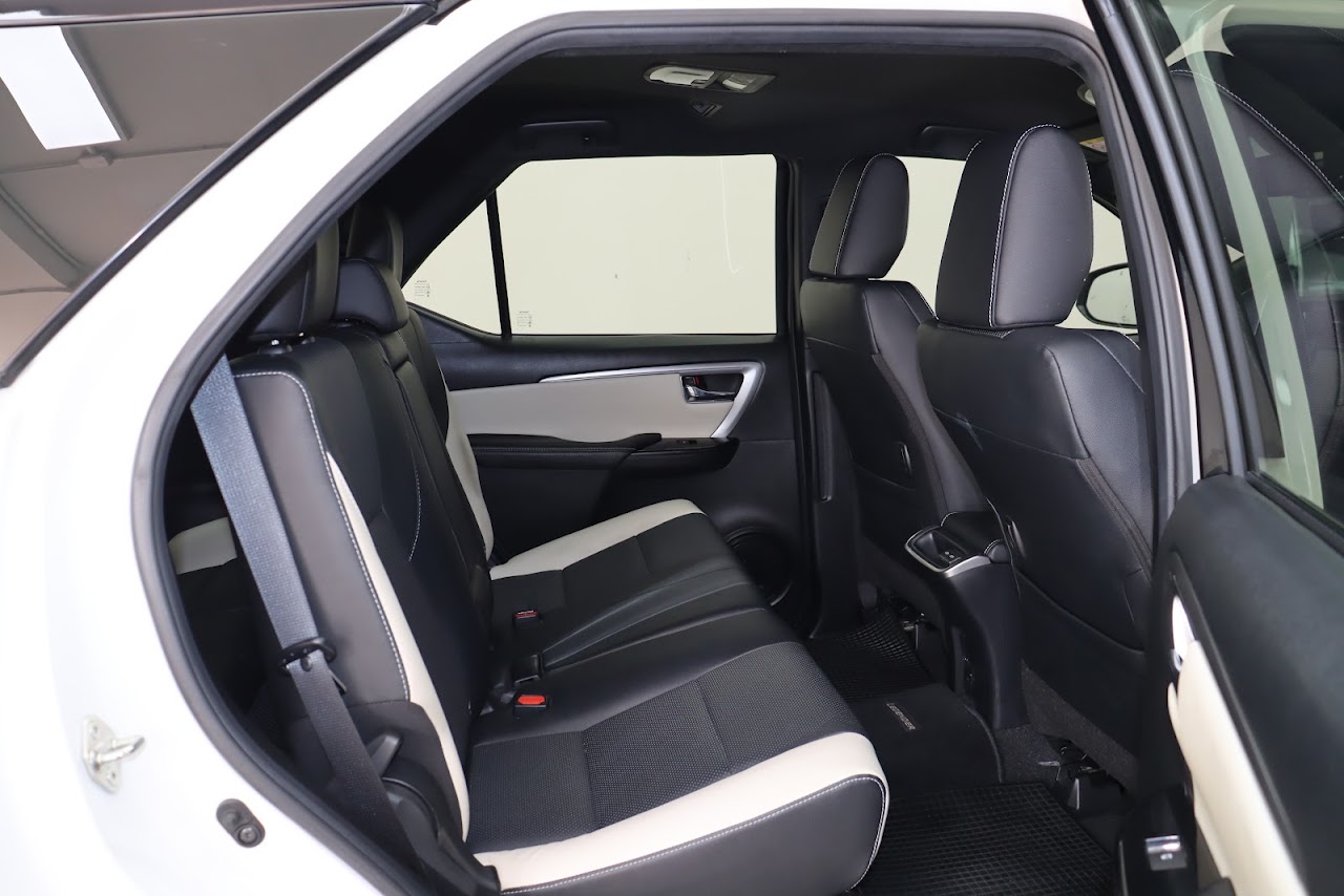 2022 Toyota Fortuner 2.8Legender 4WD Black-Top รูปที่ 11