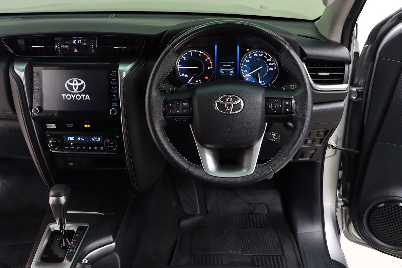 2022 Toyota Fortuner 2.4V 2WD MNC รูปที่ 5