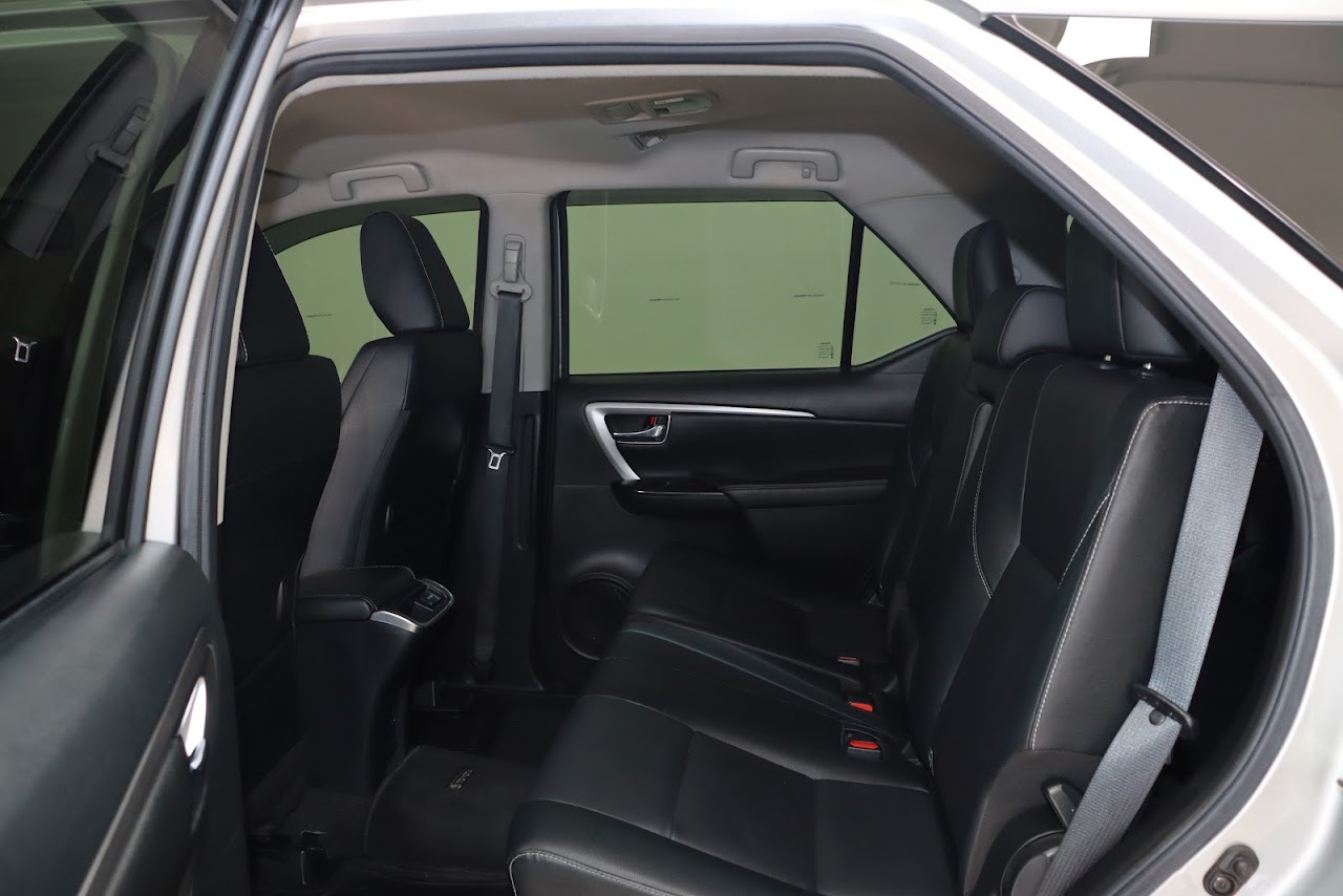 2022 Toyota Fortuner 2.4V 2WD MNC รูปที่ 4