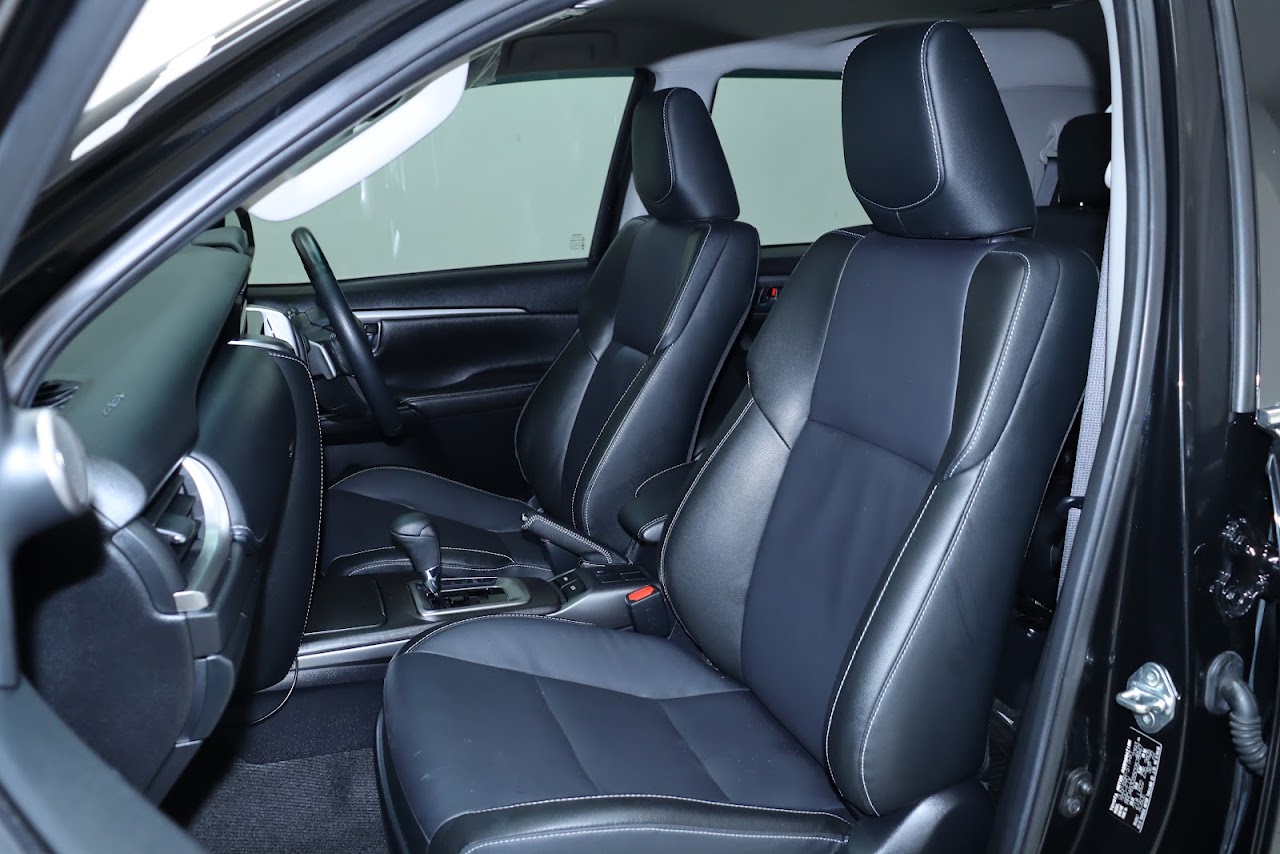 2022 Toyota Fortuner 2.4 Leader V 2WD รูปที่ 3
