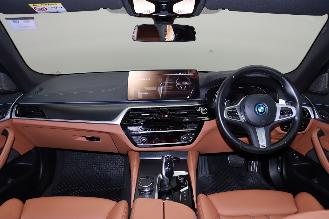 2023 BMW 5 Series 530e M SPORT มือสอง สีขาว รูปที่ 5