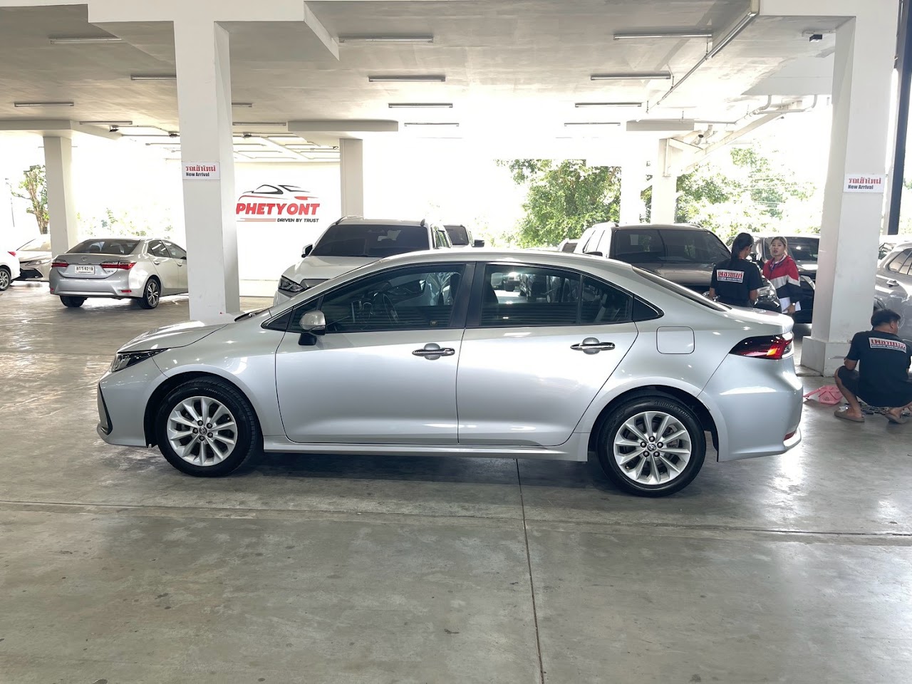 2020 Toyota Altis 1.6G มือสอง สีบรอนซ์เงิน รูปที่ 4