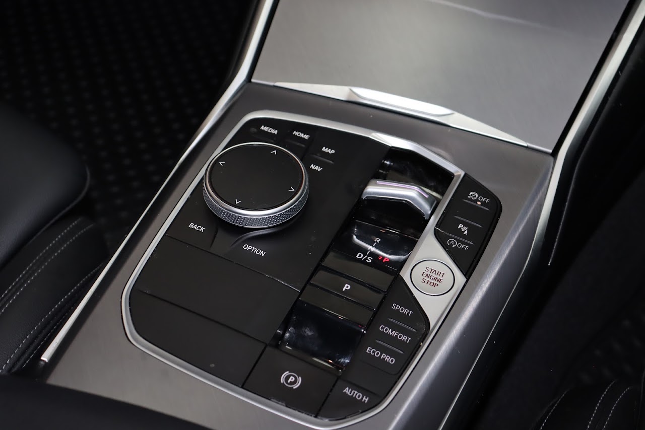 2025 BMW 3 Series 320d M Sport มือสอง สีเทาแลมโบ รูปที่ 9