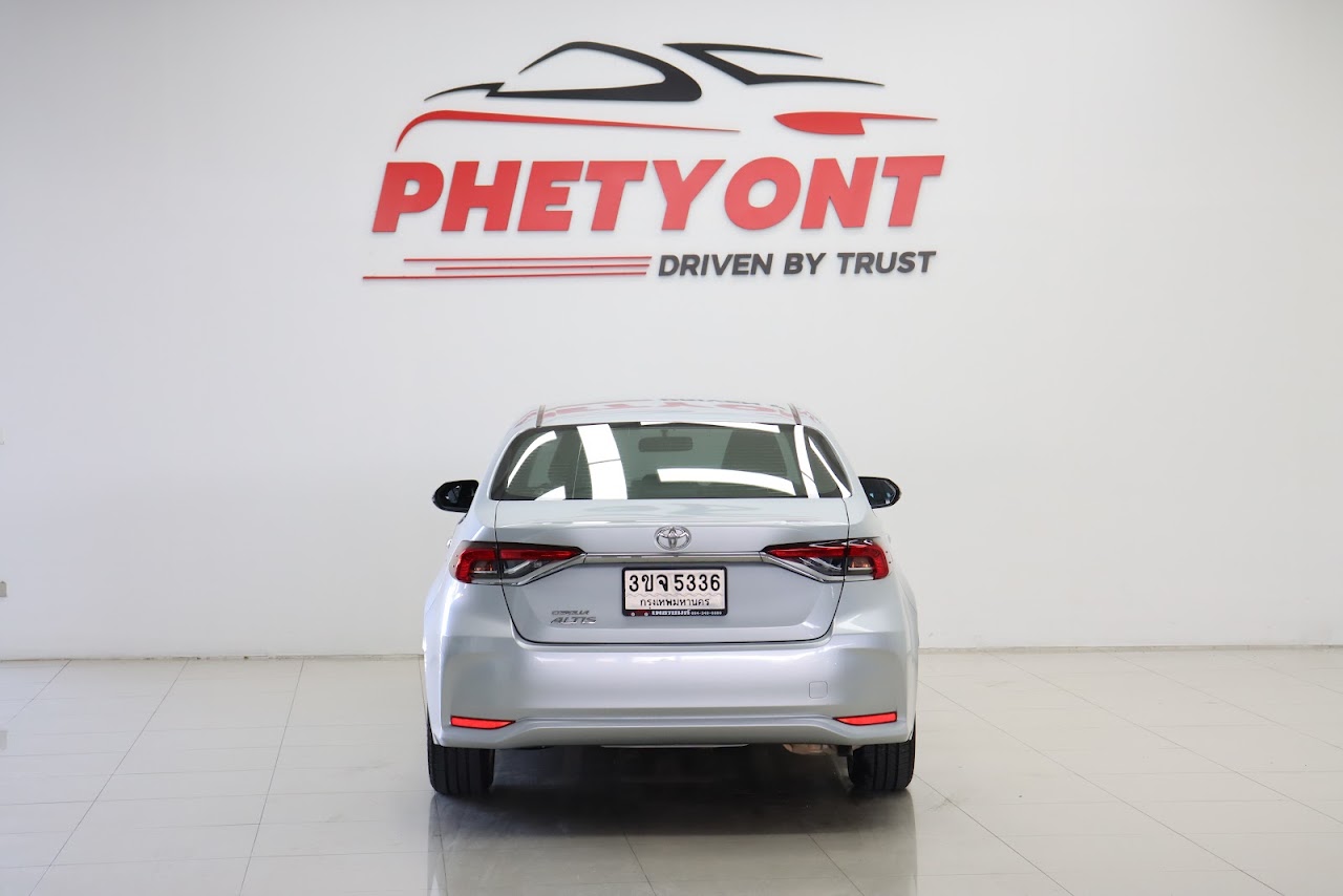 2021 Toyota Altis 1.6G มือสอง สีบรอนซ์เงิน รูปที่ 3