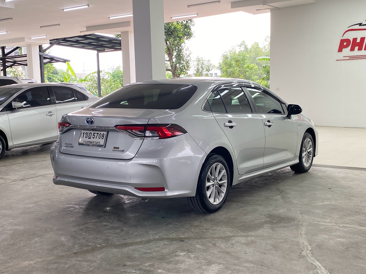 2020 Toyota Altis 1.8Hybrid MID มือสอง สีบรอนซ์เงิน รูปที่ 5