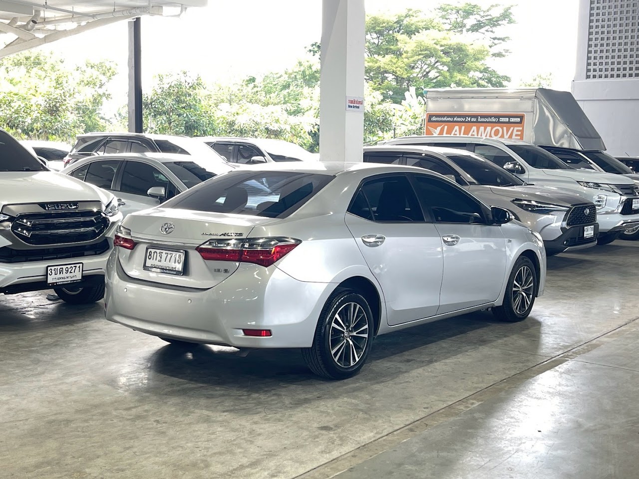 2019 Toyota Altis 1.8E รูปที่ 7