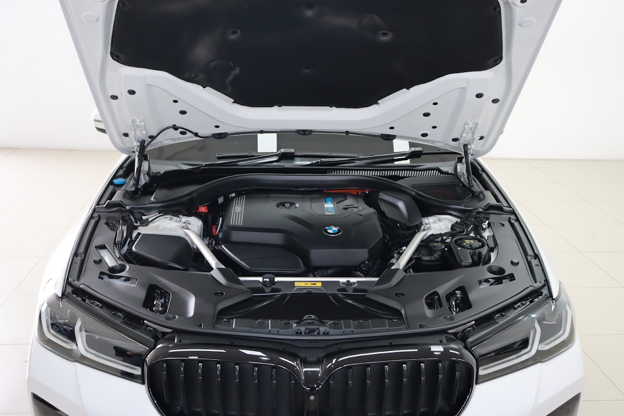 2023 BMW 5 Series 530e M SPORT มือสอง สีขาว รูปที่ 10