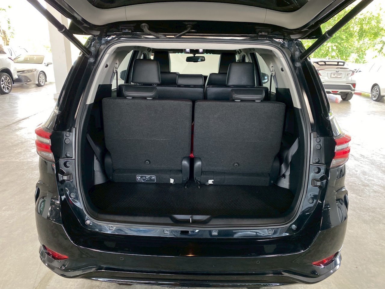 2023 Toyota Fortuner 2.4Leader V 2WD รูปที่ 9