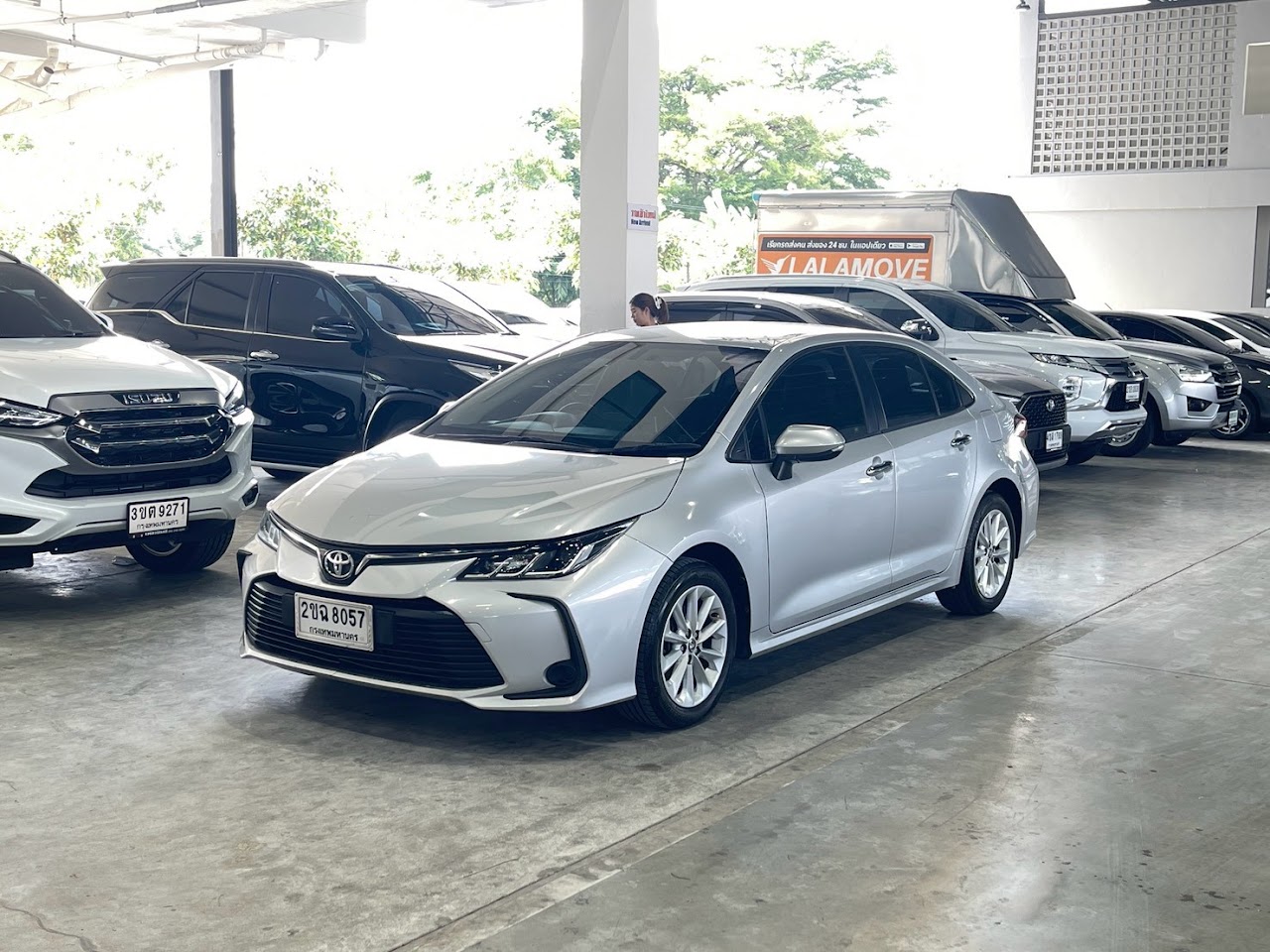 2020 Toyota Altis 1.6G มือสอง สีบรอนซ์เงิน รูปที่ 3