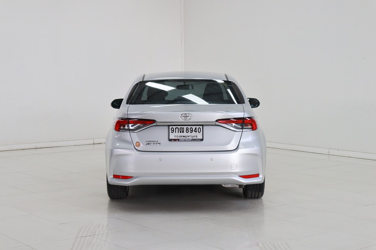 2019 Toyota Altis New 1.6G มือสอง สีบรอนซ์เงิน รูปที่ 10
