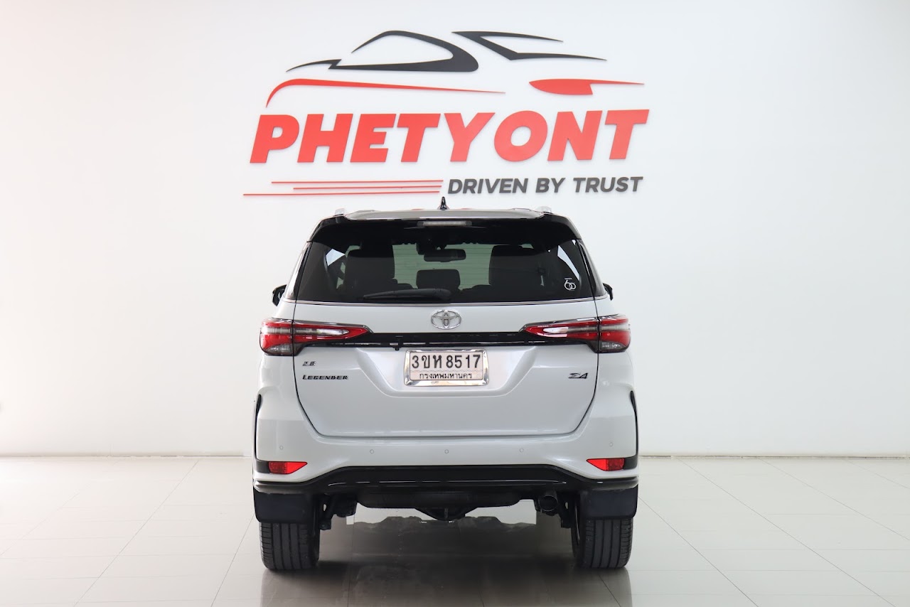 2022 Toyota Fortuner 2.8Legender 4WD Black-Top รูปที่ 2