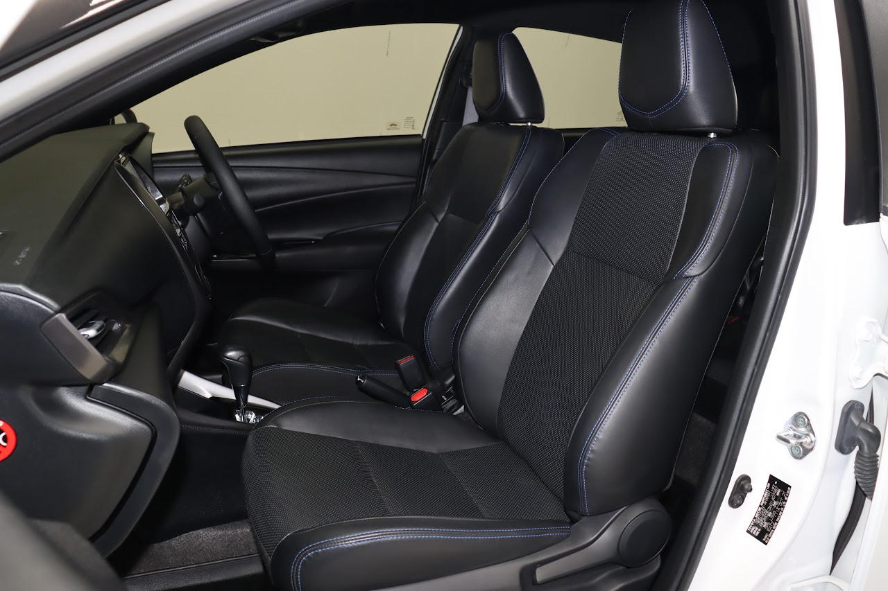 2021 Toyota Yaris 1.2Sport Premium Black roof รูปที่ 3