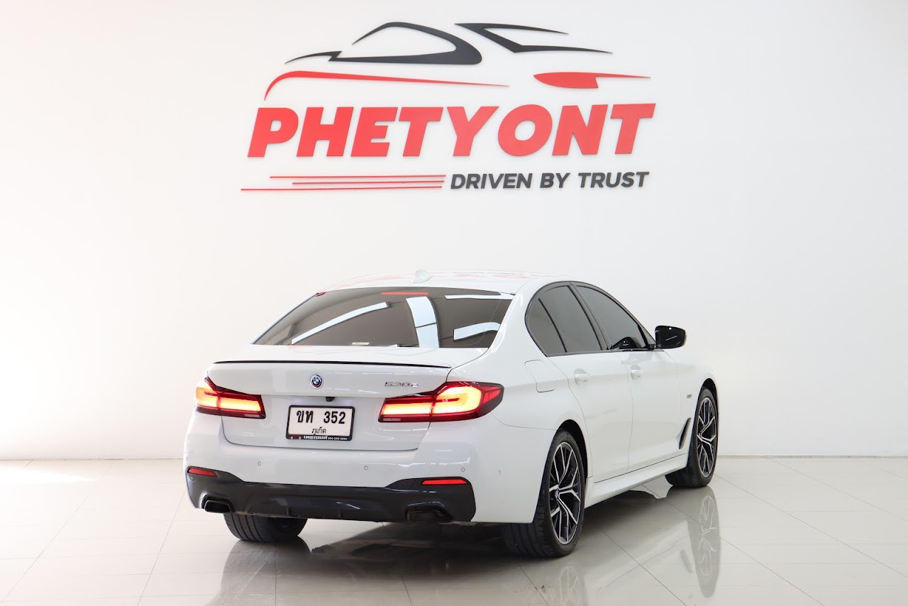 2023 BMW 5 Series 530e 2.0 M SPORT มือสอง สีขาว รูปที่ 10