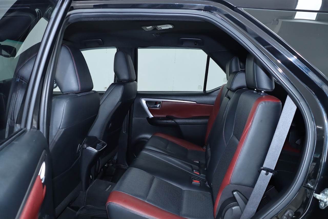 2021 Toyota Fortuner 2.4 Legender 4WD รูปที่ 4