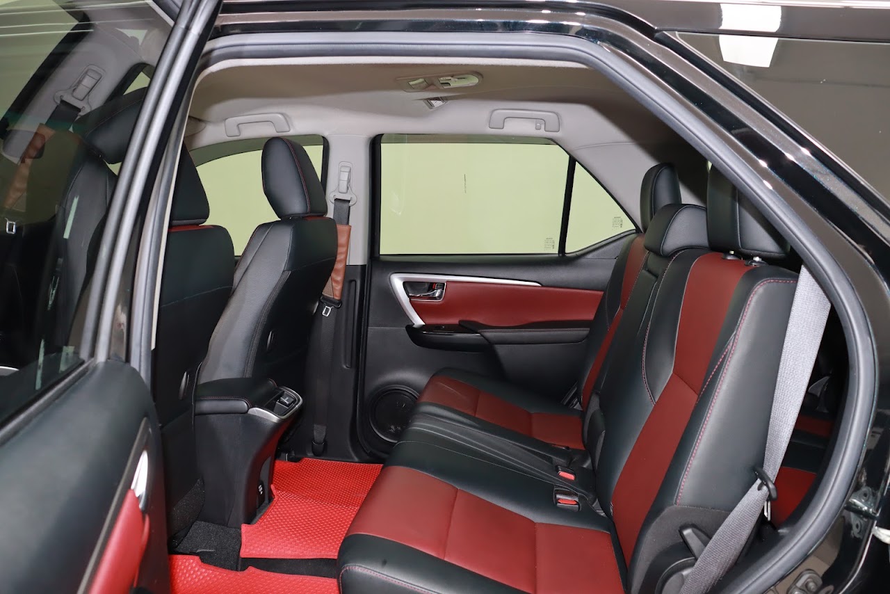 2018 Toyota Fortuner 2.8TRD-SPORTIVO 2WD รูปที่ 4