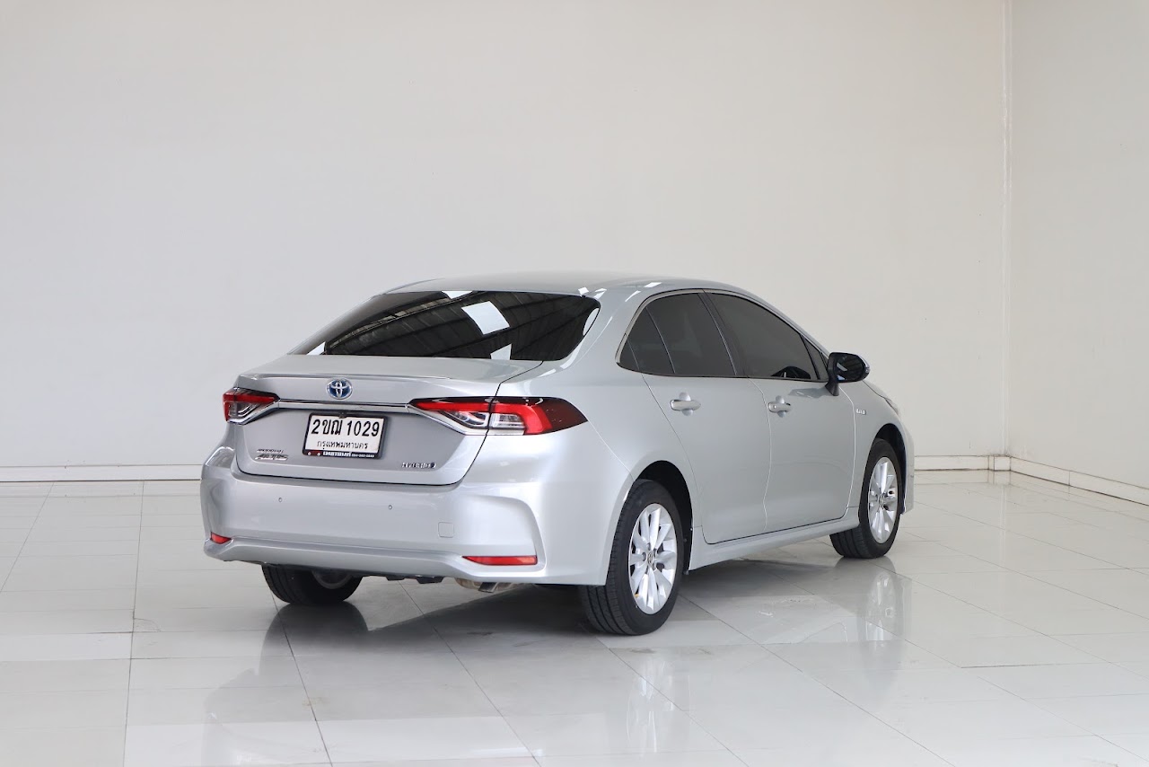 2021 Toyota Altis 1.8Hybrid Smart มือสอง สีบรอนซ์เงิน รูปที่ 4