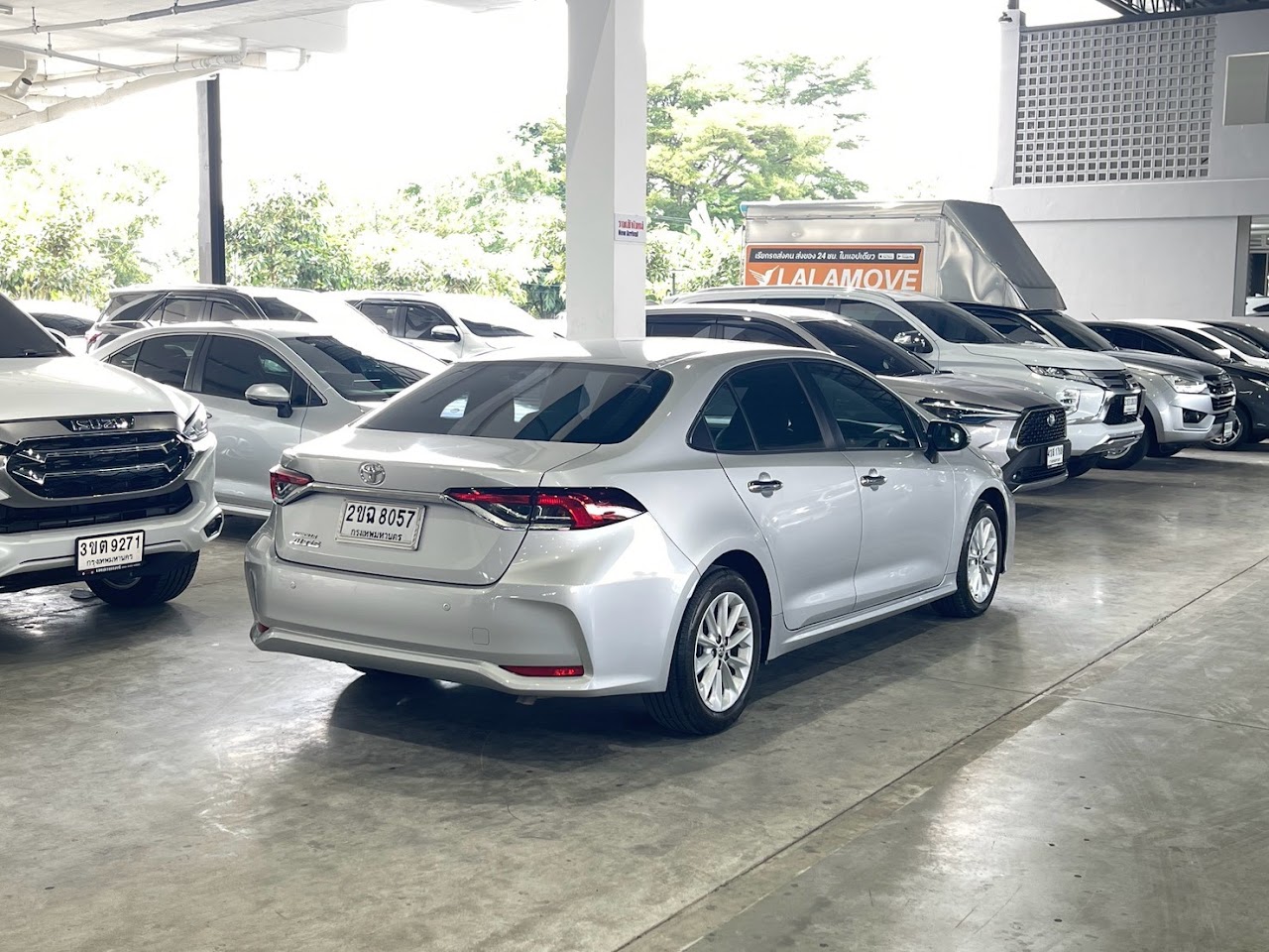 2020 Toyota Altis 1.6G มือสอง สีบรอนซ์เงิน รูปที่ 7