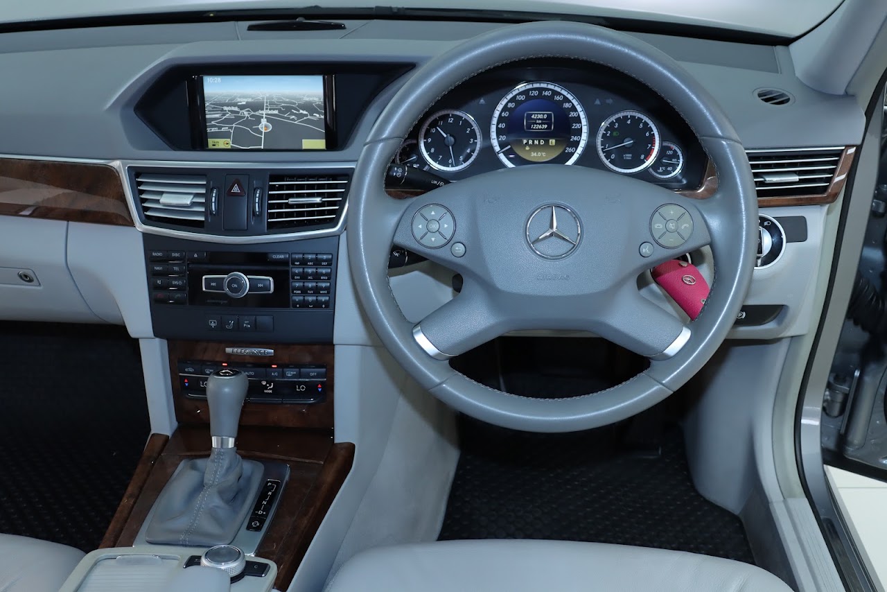 2012 Mercedes-Benz E-Class E200 CGI BE 1.8 มือสอง สีเทา รูปที่ 7