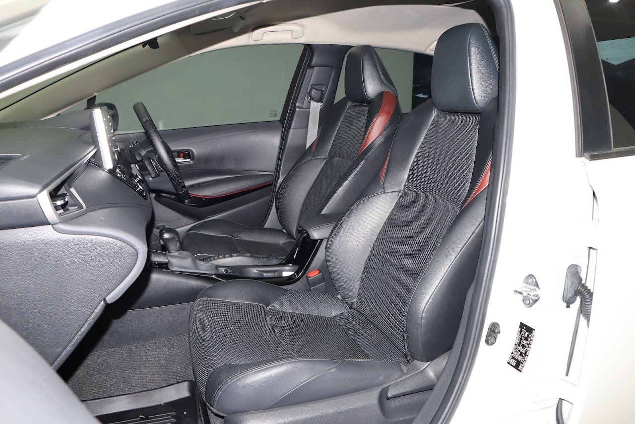 2021 Toyota Altis 1.8GR Sport มือสอง สีขาว รูปที่ 4